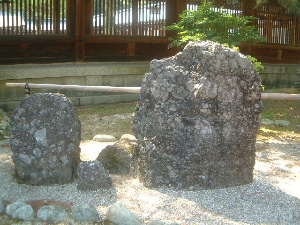 橿原神宮のさざれ石