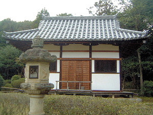 秋篠寺の境内