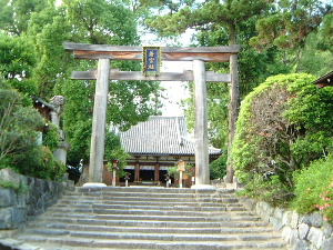 大田田根子の神社